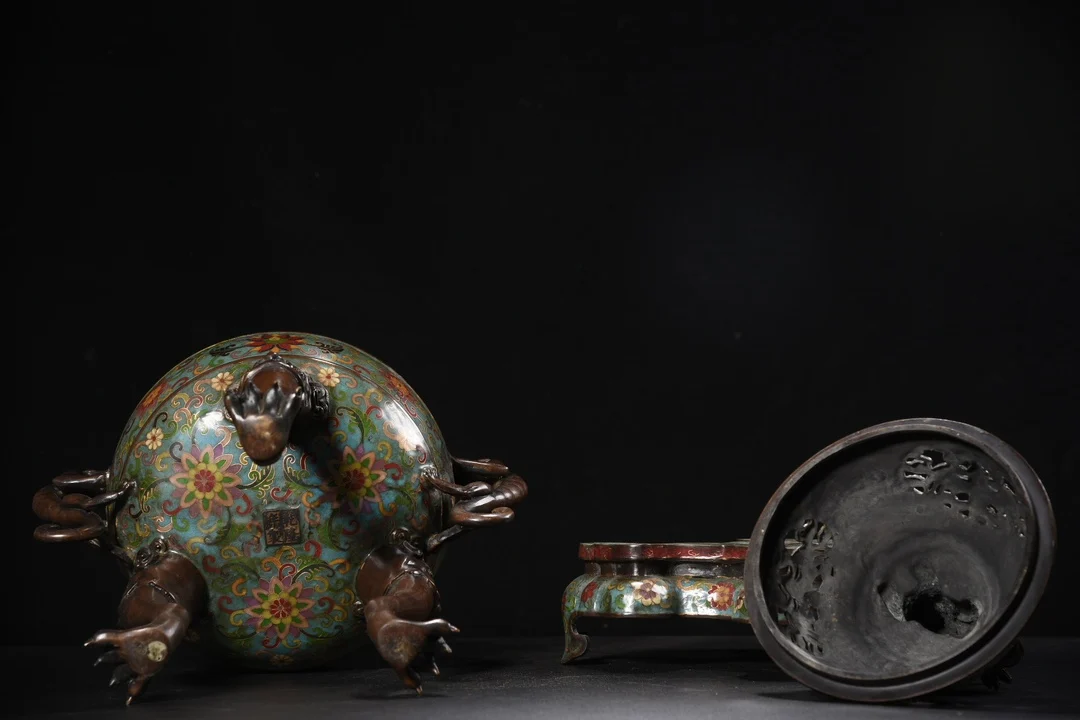 20"Old Nepalese temples Old Bronze Cloisonne Enamel Lion Statue Dragon Ear incense burner Base Amass wealth Ornaments
20"Old Nepalese temples Old Bronze Cloisonne Enamel Lion Statue Dragon Ear incense burner Base Amass wealth Ornaments