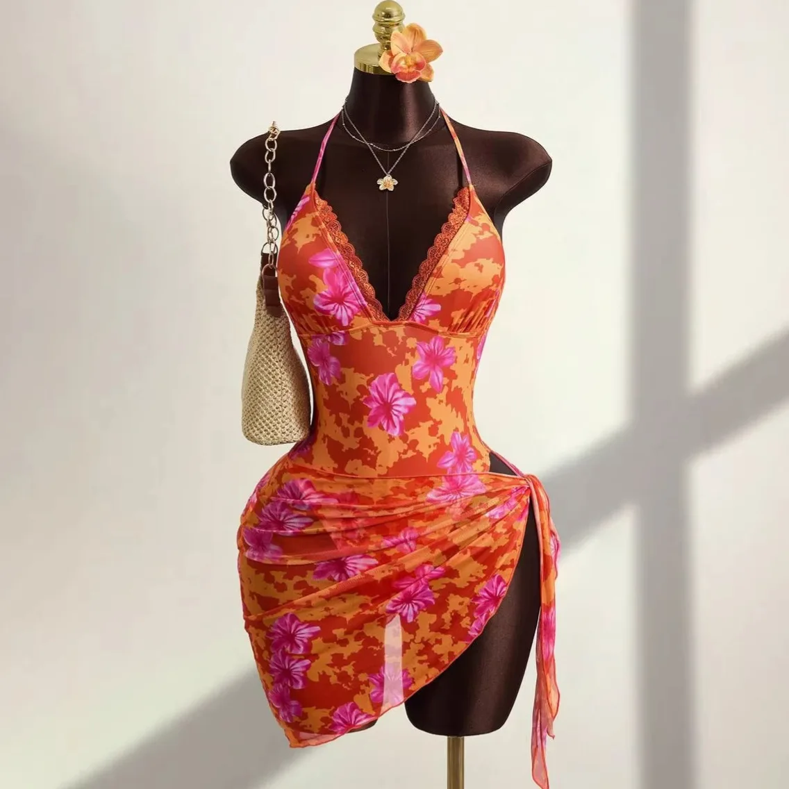 New Printed V-neck Strap Lace Splicing Slim-fit Sexy Vacation Swimsuit Jumpsuit With Butt Flap For Women
New Printed V-neck Strap Lace Splicing Slim-fit Sexy Vacation Swimsuit Jumpsuit With Butt Flap For Women