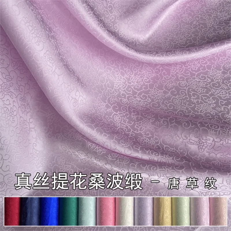 Grass-patterned pure silk jacquard Sangbo satin fabric a new Chinese-style for cheongsam in the style of Republic China era
Grass-patterned pure silk jacquard Sangbo satin fabric a new Chinese-style for cheongsam in the style of Republic China era