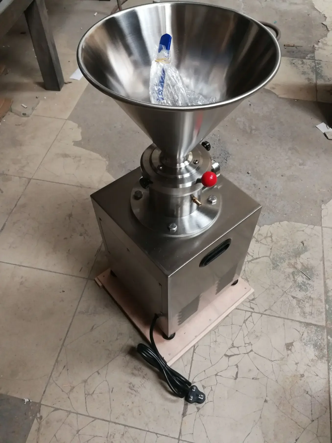 Good Quality Tahini Sesame Paste Stone Grinder Mill/peanut Butter Machine 
Good Quality Tahini Sesame Paste Stone Grinder Mill/peanut Butter Machine
