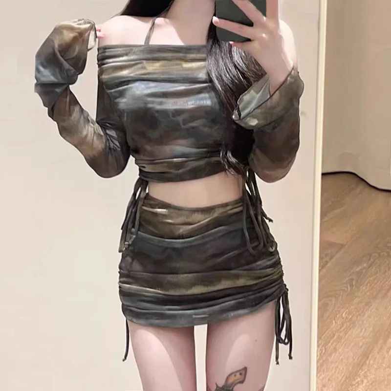 Сексуальные корейские модные комплекты бикини с принтом тай-дай, 4 шт., топ с открытыми плечами и мини-юбкой, купальники, милые пляжные наряды
Сексуальные корейские модные комплекты бикини с принтом тай-дай, 4 шт., топ с открытыми плечами и мини-юбкой, купальники, милые пляжные наряды