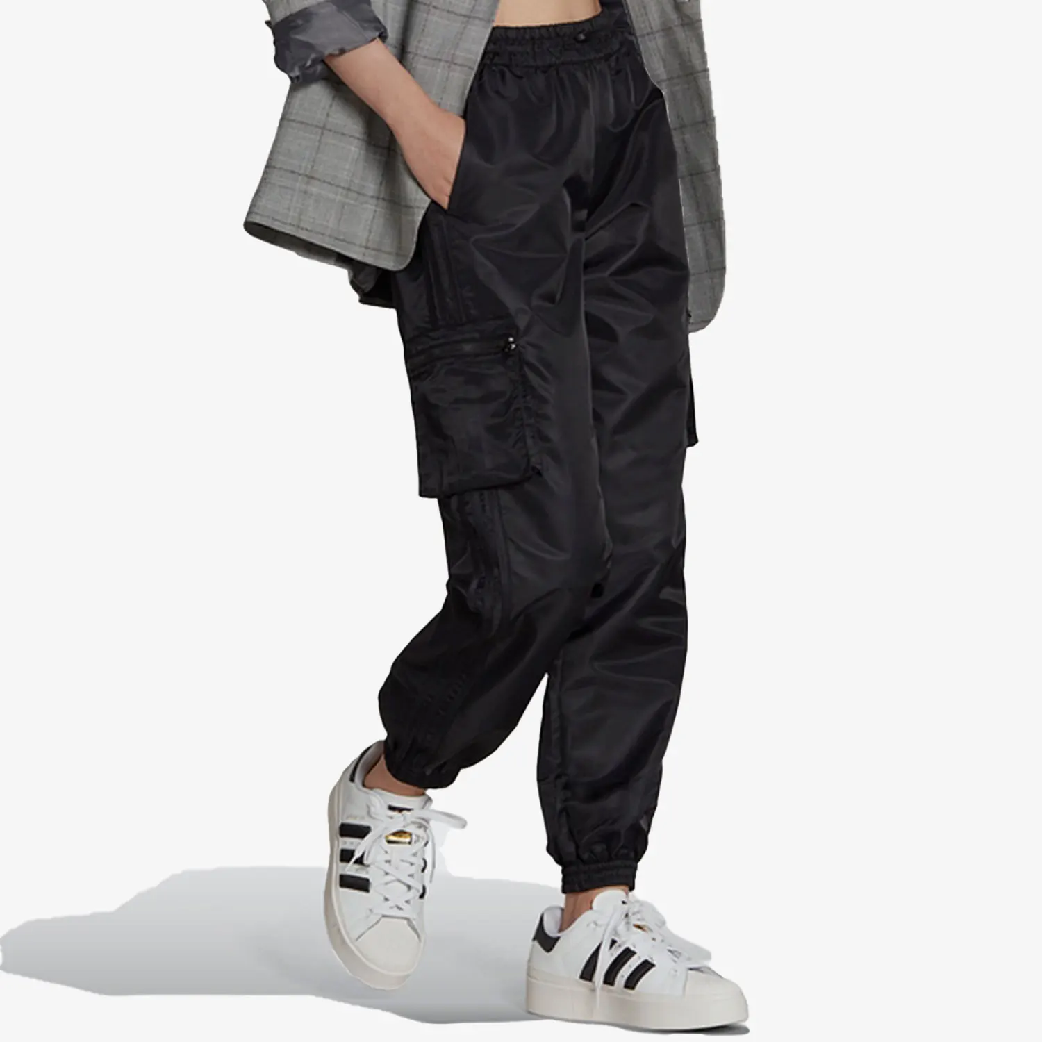 Женские повседневные брюки Adidas Originals Trefoil с зауженными штанинами HL9067
Женские повседневные брюки Adidas Originals Trefoil с зауженными штанинами HL9067