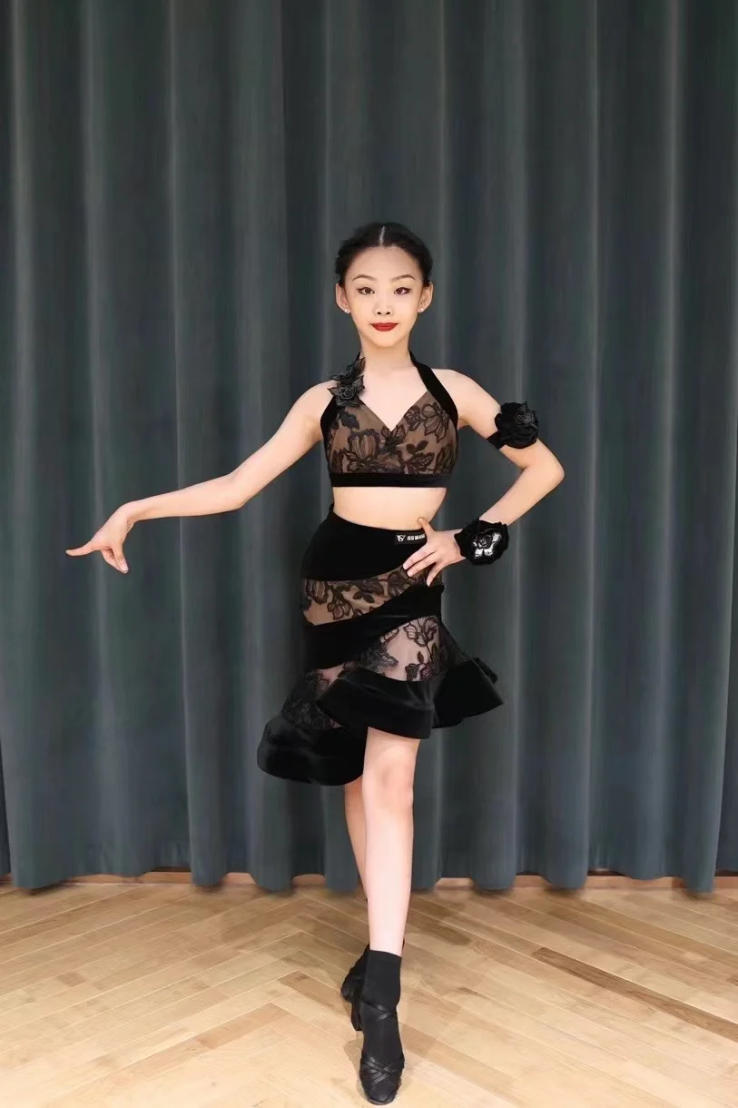 customized women adult girls Latin dance costume high-end velvet patchwork rose embroidery competition performance fringe dress
customized women adult girls Latin dance costume high-end velvet patchwork rose embroidery competition performance fringe dress