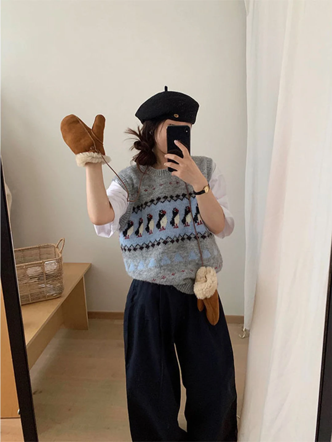 Retro Cartoon Penguin Knitted Sweater Vest Loose Lazy Sle Women's Pullover Knitted Vest Autumn Winter New Arrival
Retro Cartoon Penguin Knitted Sweater Vest Loose Lazy Sle Women's Pullover Knitted Vest Autumn Winter New Arrival
