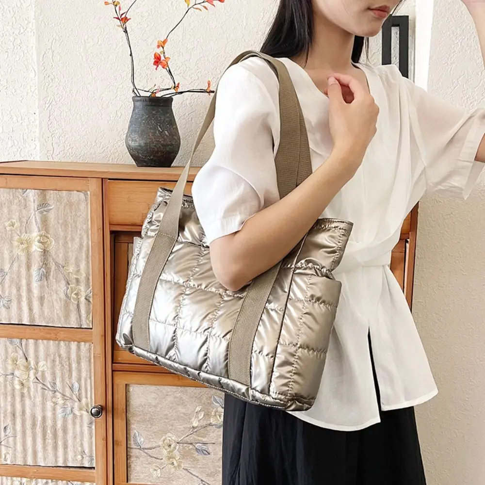 Korean Style Down Cotton Shoulder Bag Large Capacity Solid Color Cotton-padded Tote Bag Space Cotton Lightweight Puffy Bag
Korean Style Down Cotton Shoulder Bag Large Capacity Solid Color Cotton-padded Tote Bag Space Cotton Lightweight Puffy Bag