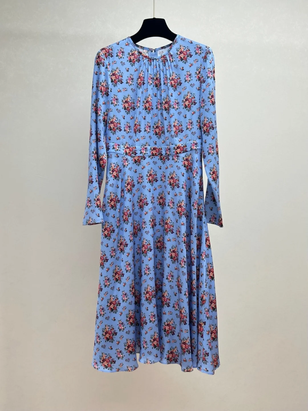 2026 Sicilian Silk Dress Crepe Mulberry SilkVintage Rose Print Fitted Waist Swing Hem Elegant Luxury Romantic Summer Dress
2026 Sicilian Silk Dress Crepe Mulberry SilkVintage Rose Print Fitted Waist Swing Hem Elegant Luxury Romantic Summer Dress