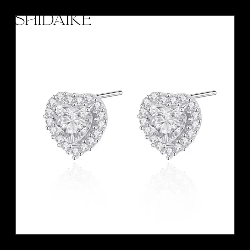 S925 Серебряные новые простые серьги-гвоздики принцессы с кристаллами в форме сердца и цирконом с элегантным темпераментом
S925 Серебряные новые простые серьги-гвоздики принцессы с кристаллами в форме сердца и цирконом с элегантным темпераментом