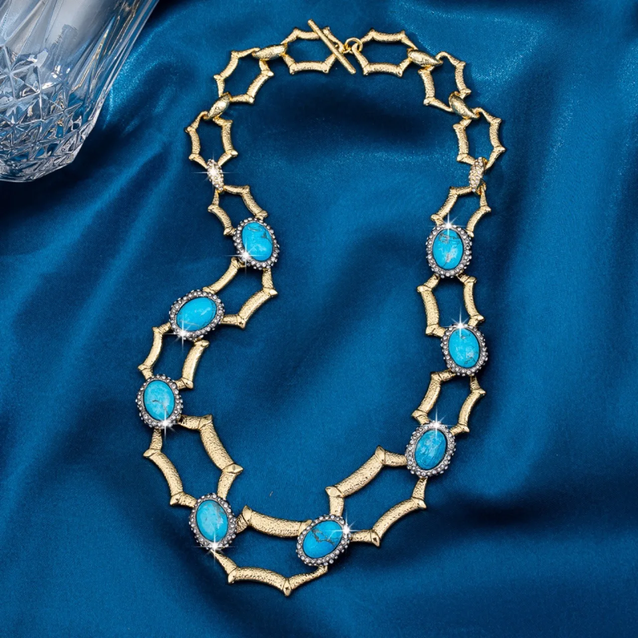 Гениальный оригинальный дизайн двухцветное ожерелье с головой из бриллиантов
Гениальный оригинальный дизайн двухцветное ожерелье с головой из бриллиантов