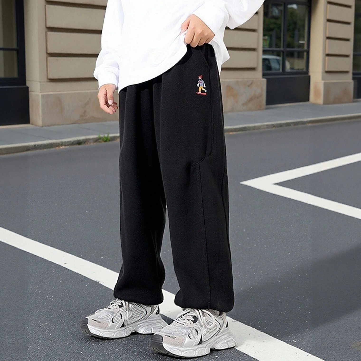 Boys Cartoon Embroidered Jogger Pants Elastic Waist Loose Sweatpants for Kids Casual Streetwear School Teen Daily Sports Wear
Boys Cartoon Embroidered Jogger Pants Elastic Waist Loose Sweatpants for Kids Casual Streetwear School Teen Daily Sports Wear