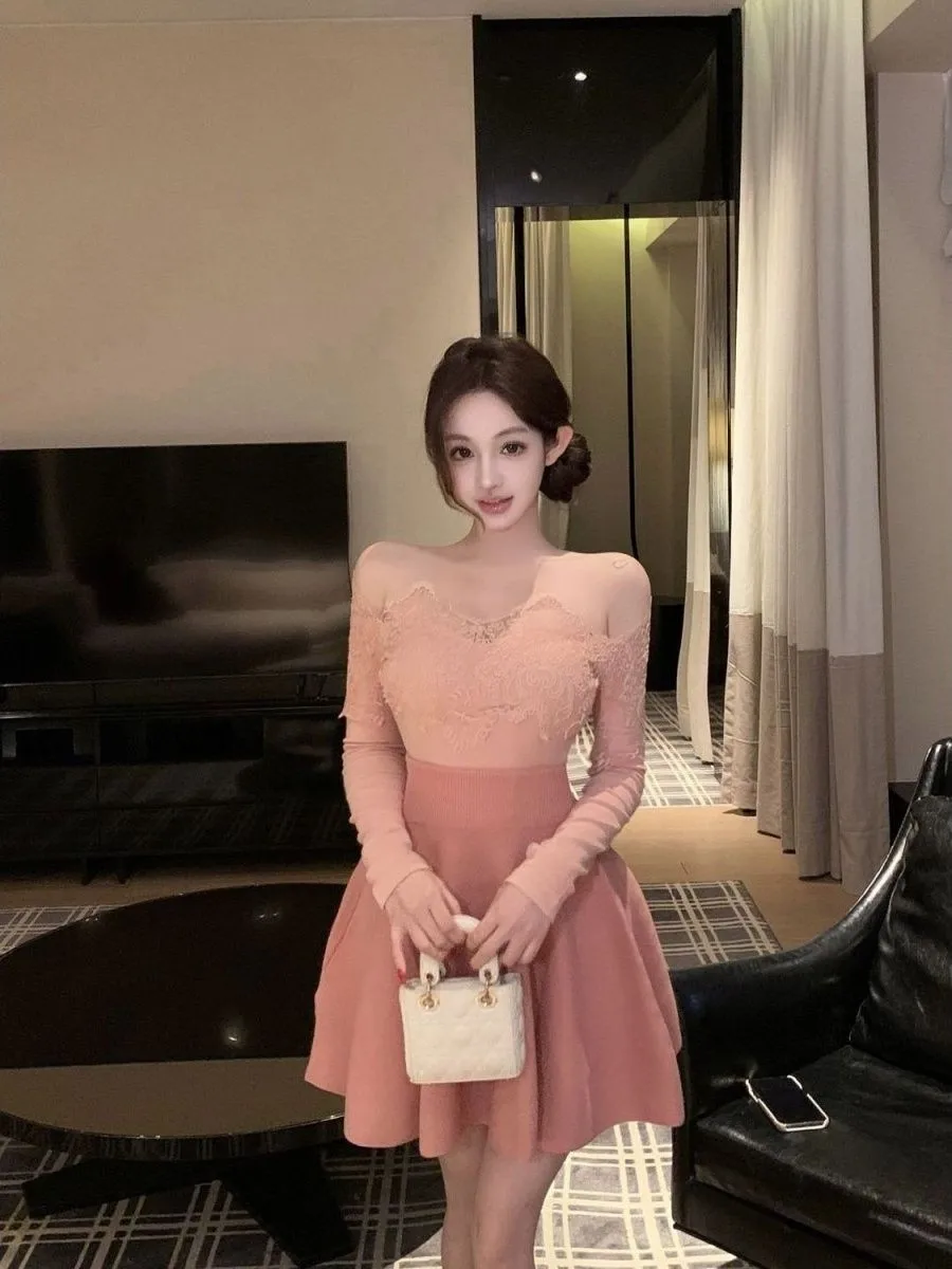 Pink Lace Splice Long Sleeve T-Shirt High Waist Skirt Set Women's Autumn Winter Fashionable Casual Outfit Korean Style
Pink Lace Splice Long Sleeve T-Shirt High Waist Skirt Set Women's Autumn Winter Fashionable Casual Outfit Korean Style