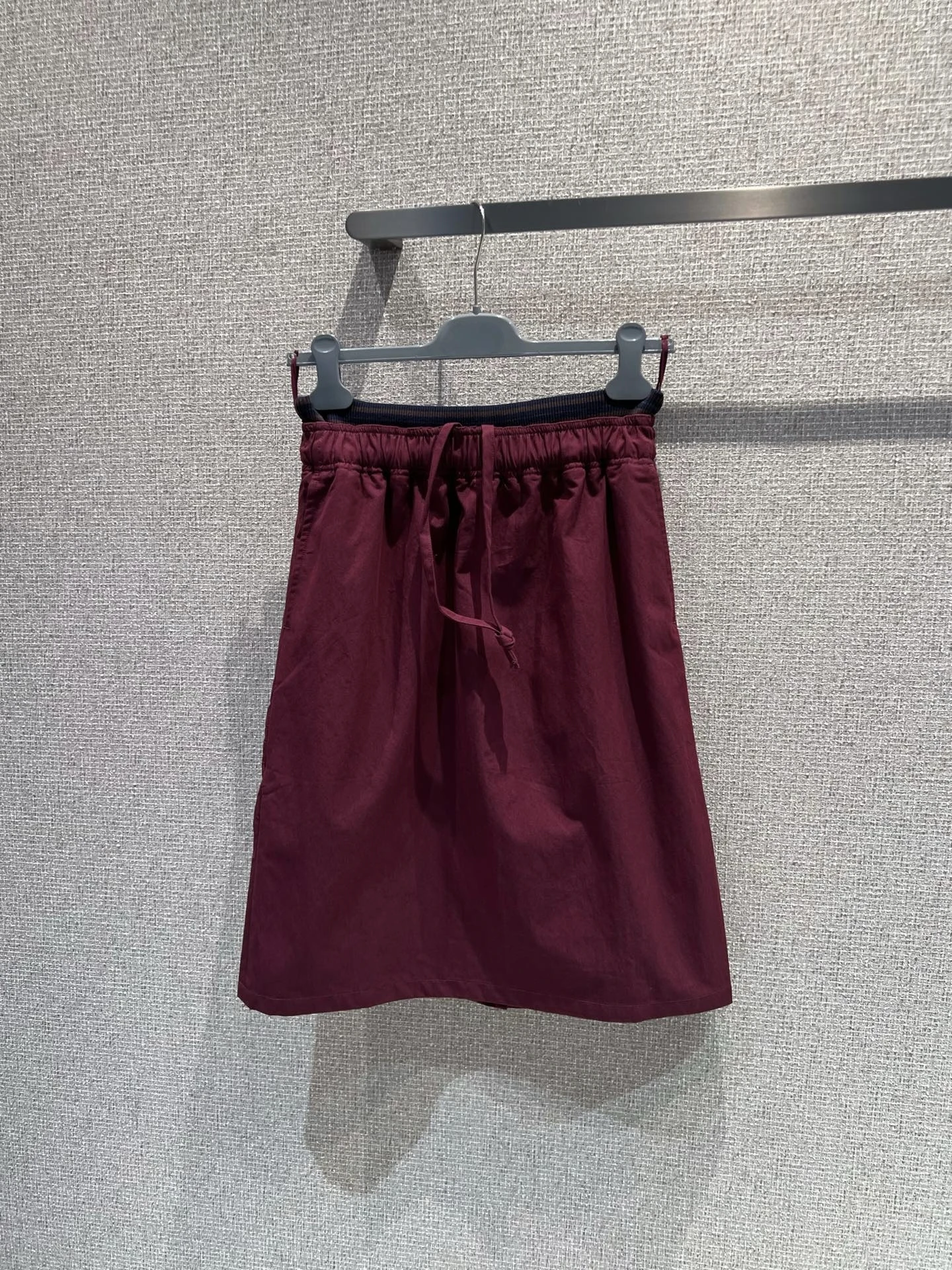 Fashionable Retro Workwear Style High Waist Drawstring Loose Fit Midi Skirt in Deep Red Color Slimming A-Line Skirt for Women
Fashionable Retro Workwear Style High Waist Drawstring Loose Fit Midi Skirt in Deep Red Color Slimming A-Line Skirt for Women