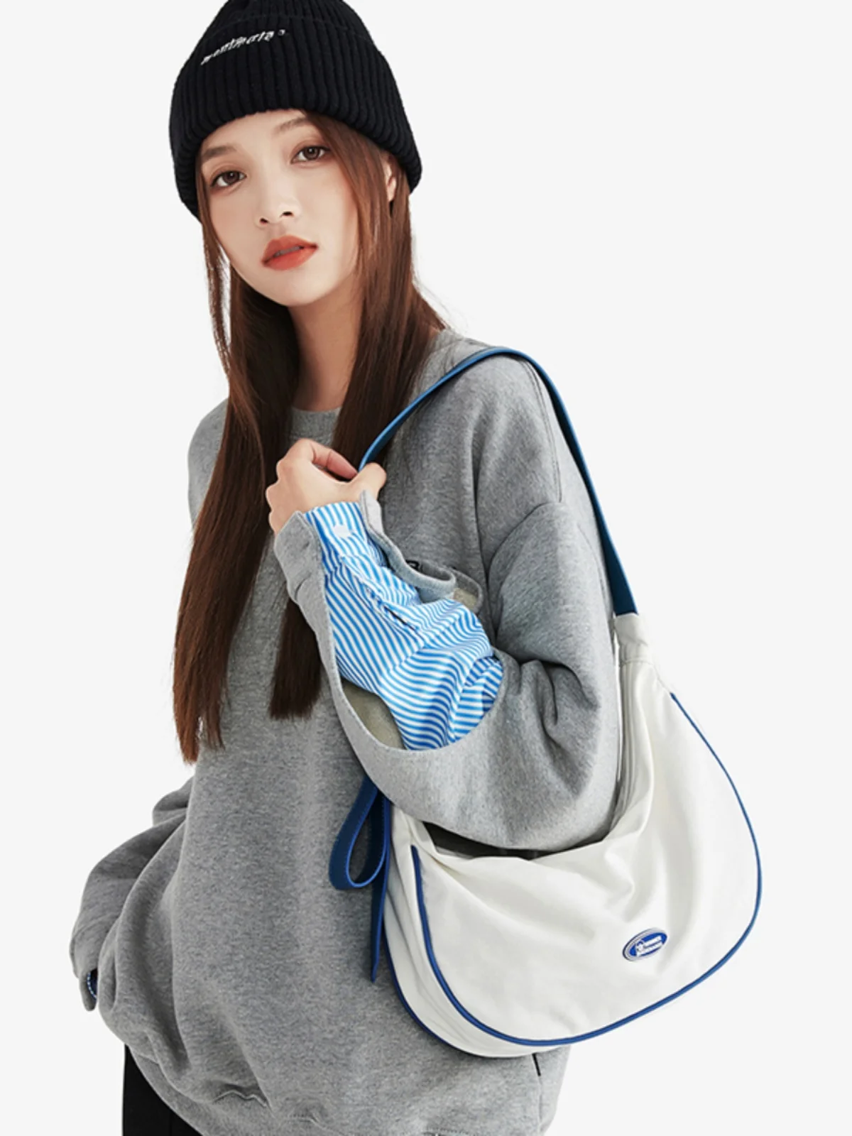 Повседневная сумка-кроссбоди в форме пельменя для женщин, из мягкого полиэстера, на молнии, на плечо, для отдыха и повседневного использования
Повседневная сумка-кроссбоди в форме пельменя для женщин, из мягкого полиэстера, на молнии, на плечо, для отдыха и повседневного использования