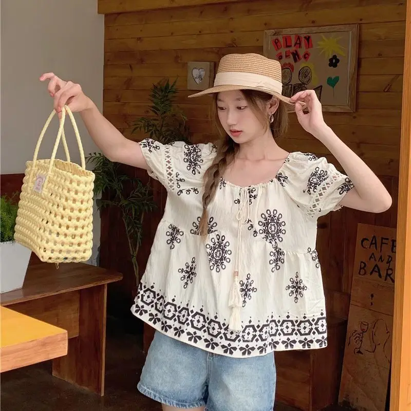 Retro Ethnic Print Shirt New Summer Style with Puffy Sleeves Loose Short Top Design 
Retro Ethnic Print Shirt New Summer Style with Puffy Sleeves Loose Short Top Design