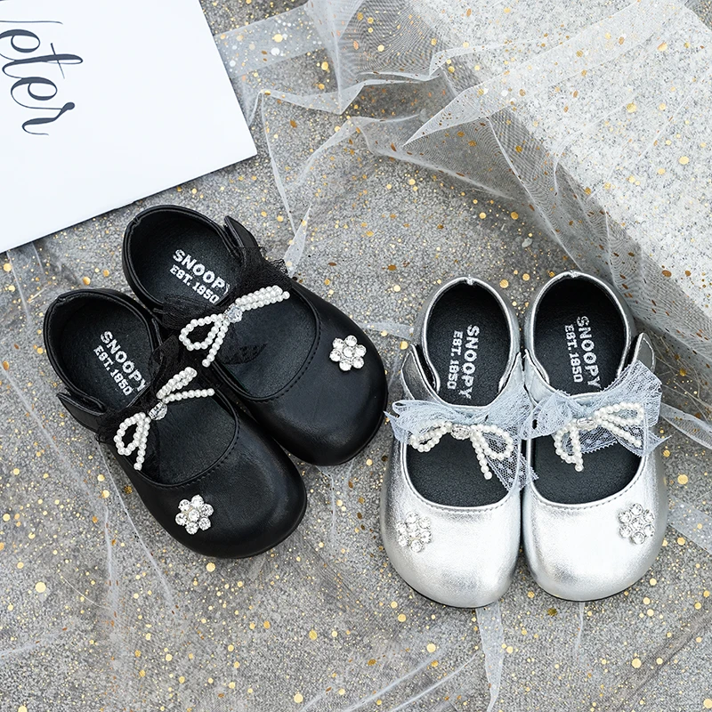 Новые детские кожаные туфли для девочек на весну-осень 2026 года, модные, в корейском стиле, с мягкой нескользящей подошвой, универсальные, для принцесс
Новые детские кожаные туфли для девочек на весну-осень 2026 года, модные, в корейском стиле, с мягкой нескользящей подошвой, универсальные, для принцесс