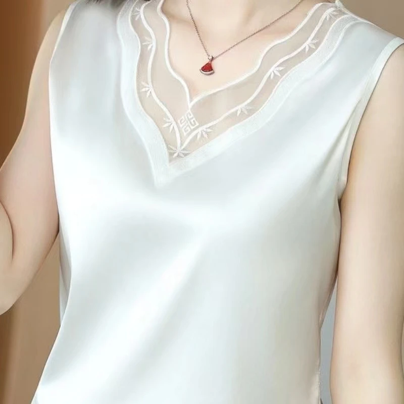 2024 Summer Stylish V-neck Shirts and Blouses Fashion Women's Faux Satin Tops Silk Woman Office Lady Sleeveless
2024 Summer Stylish V-neck Shirts and Blouses Fashion Women's Faux Satin Tops Silk Woman Office Lady Sleeveless