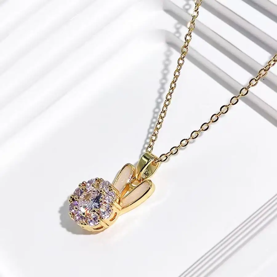 New light luxury niche fashion necklace for women, spinning bunny with a rotating design and neck chain
New light luxury niche fashion necklace for women, spinning bunny with a rotating design and neck chain