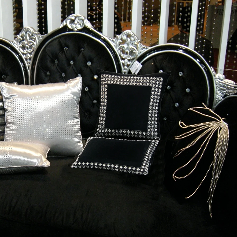 Luxury Black Velvet Cushion Cover with Acrylic Diamond Rhinestone Crystal Decorations 30x50cm 45x45cm Decorative Throw Pillows
Luxury Black Velvet Cushion Cover with Acrylic Diamond Rhinestone Crystal Decorations 30x50cm 45x45cm Decorative Throw Pillows