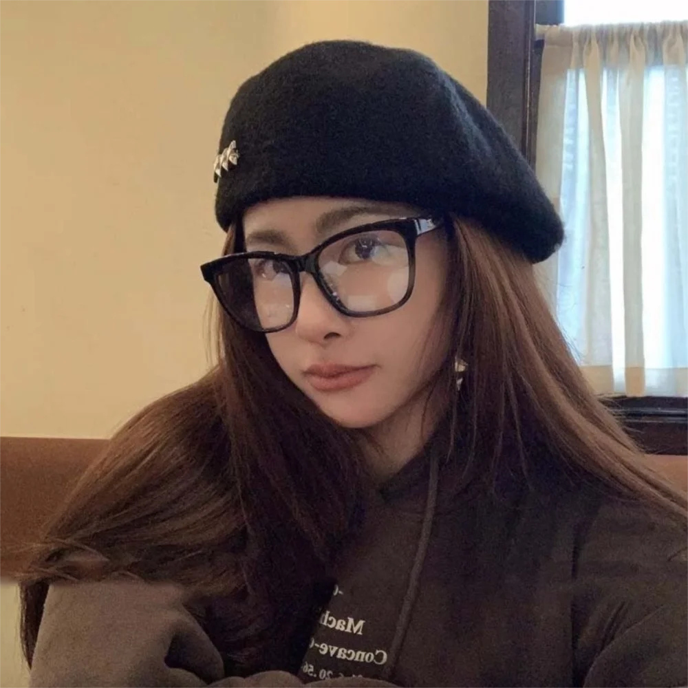 Fashion Knitted Woolen Berets Metal Label Solid Color Artist Cap All-match Windproof Octagonal Cap Party
Fashion Knitted Woolen Berets Metal Label Solid Color Artist Cap All-match Windproof Octagonal Cap Party