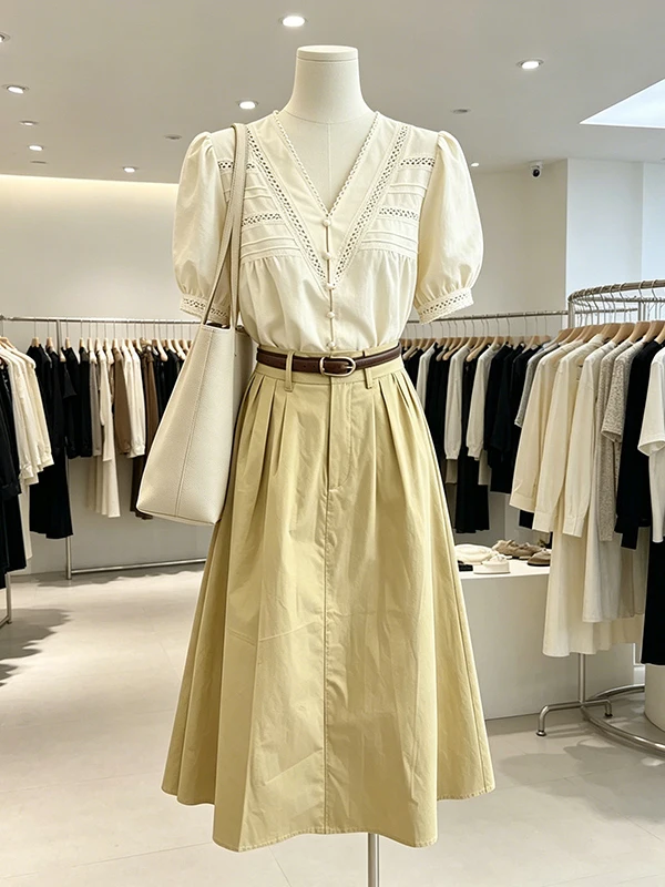 Large Size Women's Summer New Hollow out V-Neck Short Sleeve Shirt A-Line Skirt Set Casual High Waist Korean Style
Large Size Women's Summer New Hollow out V-Neck Short Sleeve Shirt A-Line Skirt Set Casual High Waist Korean Style
