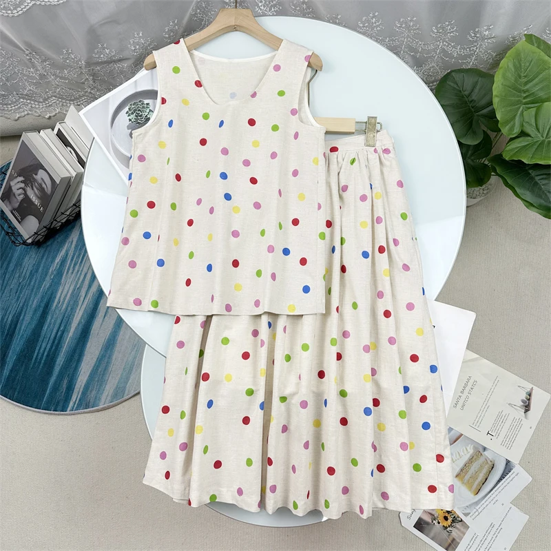 Летний новый стильный комплект: женский льняной топ без рукавов в горошек и юбка А-силуэта с высокой талией для города
Летний новый стильный комплект: женский льняной топ без рукавов в горошек и юбка А-силуэта с высокой талией для города