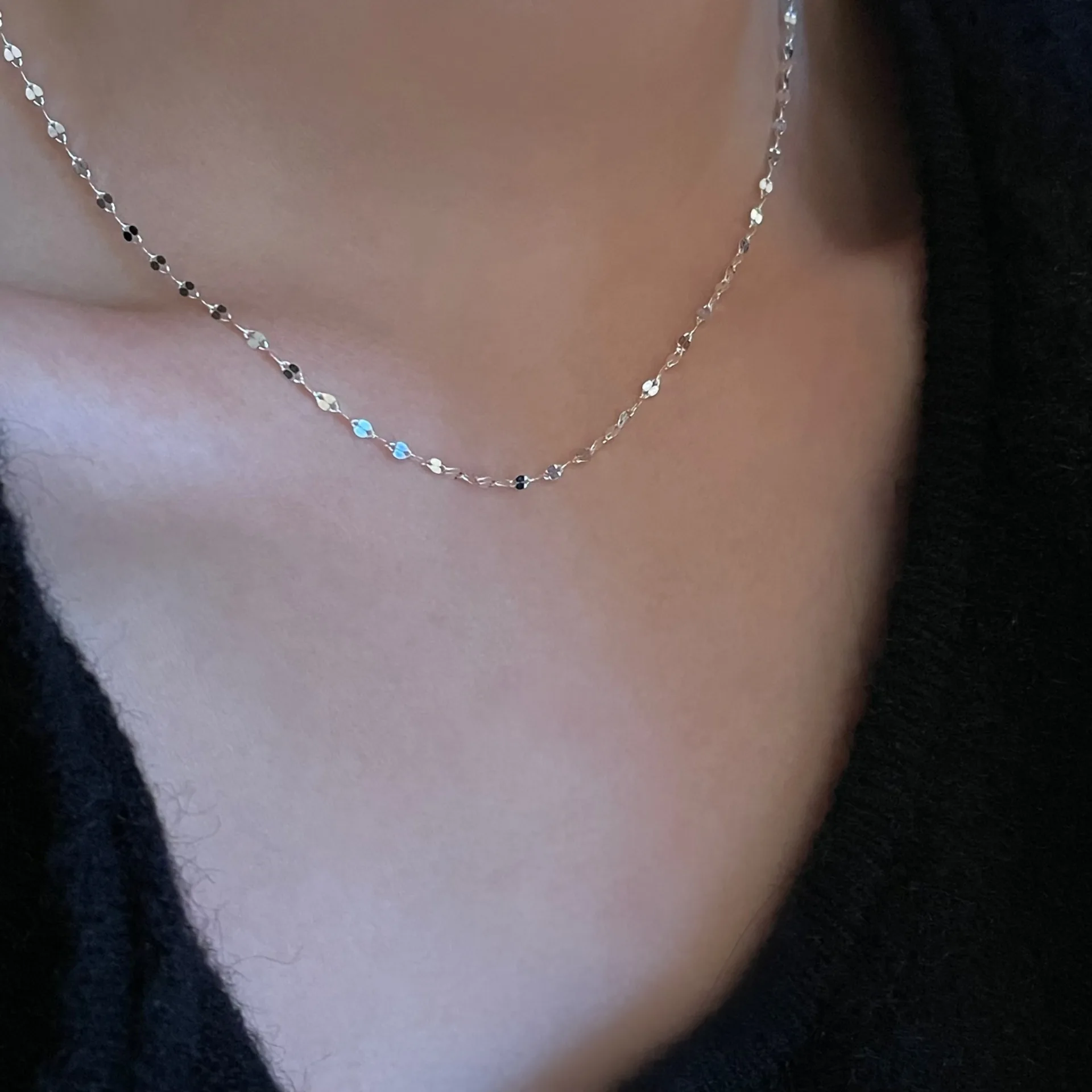 Exquisite collarbone chain, plain chain, ins, stacked, high-end, light luxury s925 pure silver starry sky naked chain necklace
Exquisite collarbone chain, plain chain, ins, stacked, high-end, light luxury s925 pure silver starry sky naked chain necklace