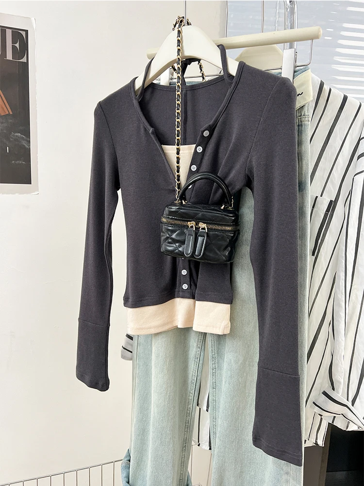 Retro Fake Two Piece T-Shirt Women Fashion Patchwork Aesthetic Crop Tops Female Autumn New Fashion Slim Fit Long Sleeve T-shirt
Retro Fake Two Piece T-Shirt Women Fashion Patchwork Aesthetic Crop Tops Female Autumn New Fashion Slim Fit Long Sleeve T-shirt