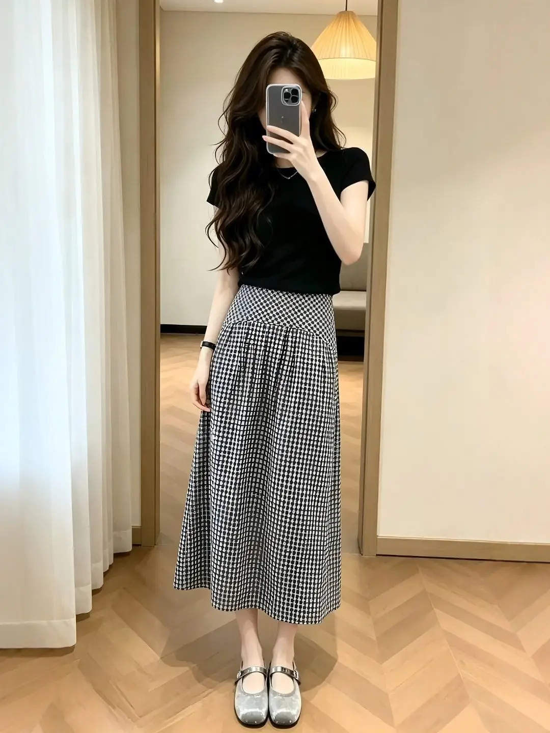 Chic Summer Outfit Women's Black Short Sleeve T-Shirt And Plaid Skirt Set High Waist Slimming Style Casual Wear
Chic Summer Outfit Women's Black Short Sleeve T-Shirt And Plaid Skirt Set High Waist Slimming Style Casual Wear