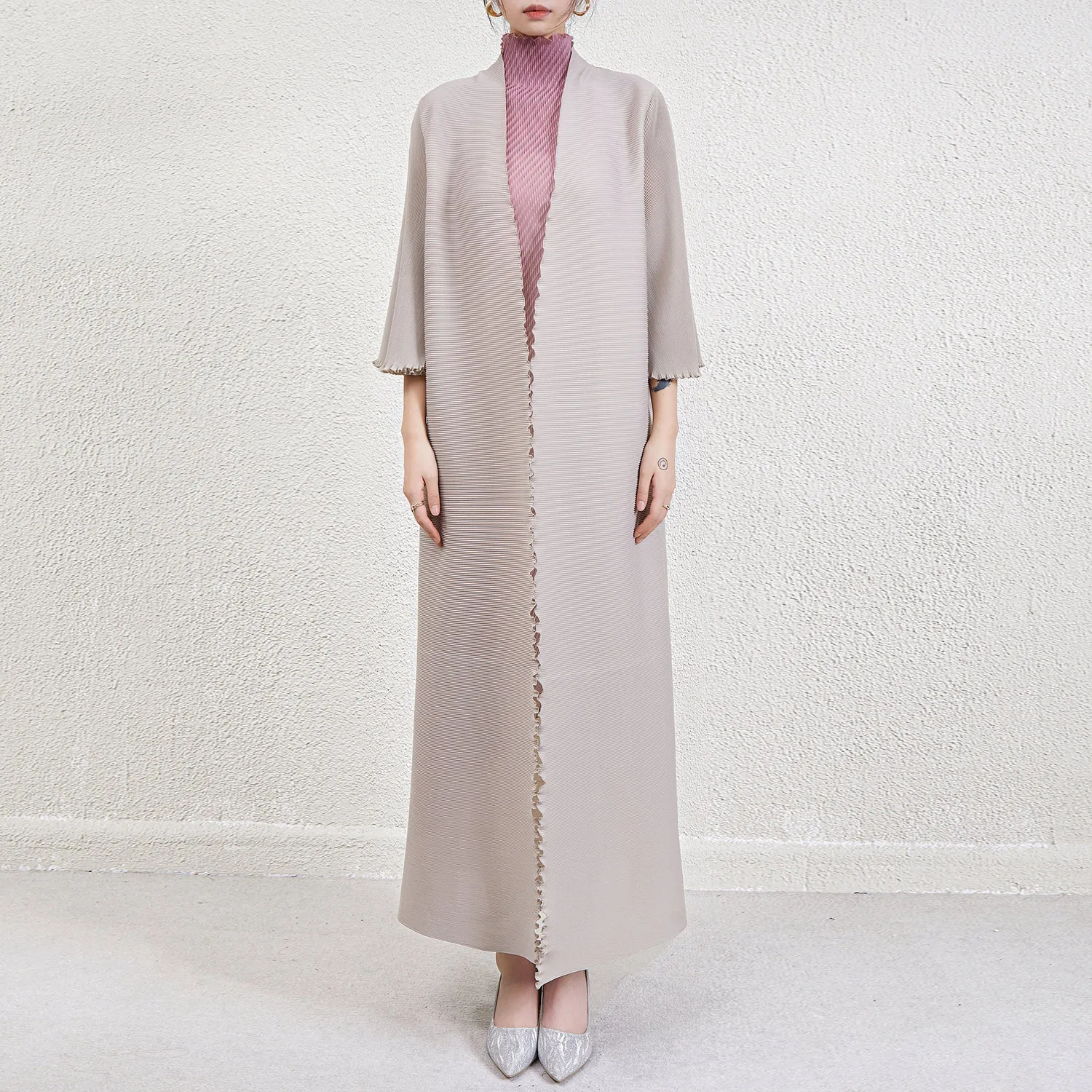 High Quality Miyake Pleated Dress Set Printed Elegant High Neck Dress and Jacket Casual Style Women's Dress
High Quality Miyake Pleated Dress Set Printed Elegant High Neck Dress and Jacket Casual Style Women's Dress