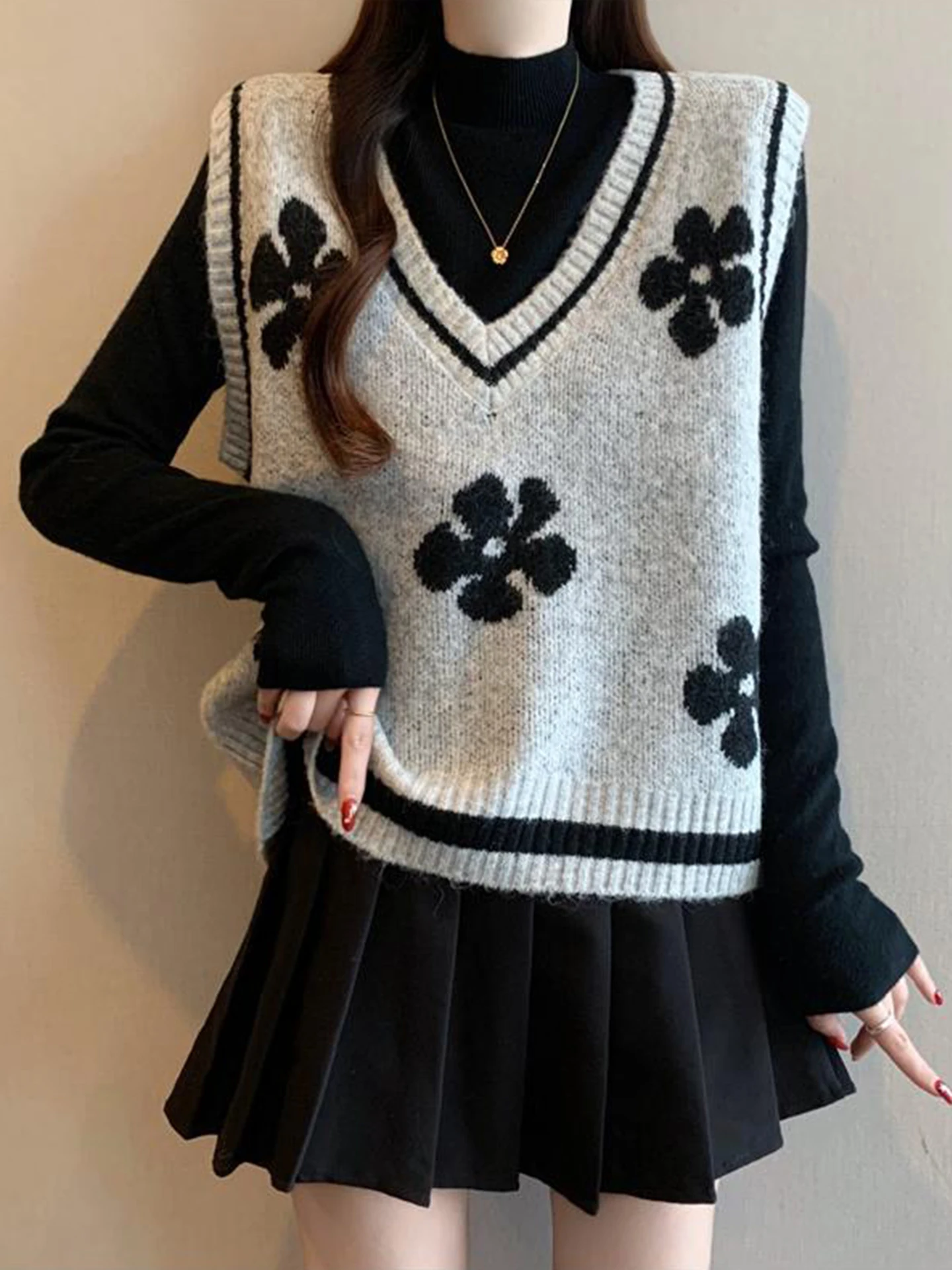 Korean College Sle Knitted Vest Women's Spring Large Size Fat MM Outerwear Layering Svel Sweater Vest Floral Pattern
Korean College Sle Knitted Vest Women's Spring Large Size Fat MM Outerwear Layering Svel Sweater Vest Floral Pattern