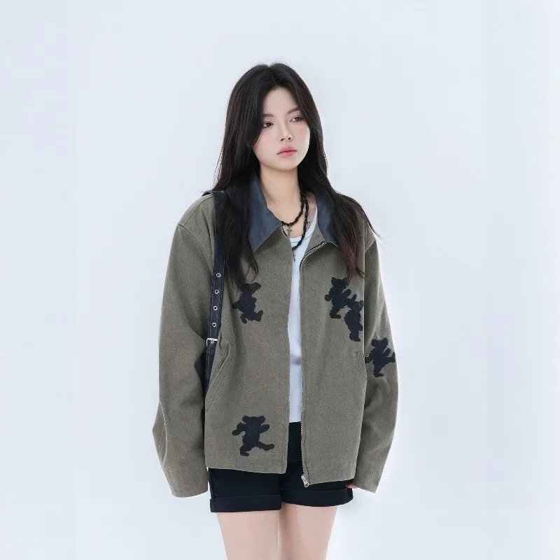 SuperAen American Style Vintage Bear Embroidered Polo Collar Jacket Women Spring and Autumn New Loose Casual Zipper Coat
SuperAen American Style Vintage Bear Embroidered Polo Collar Jacket Women Spring and Autumn New Loose Casual Zipper Coat
