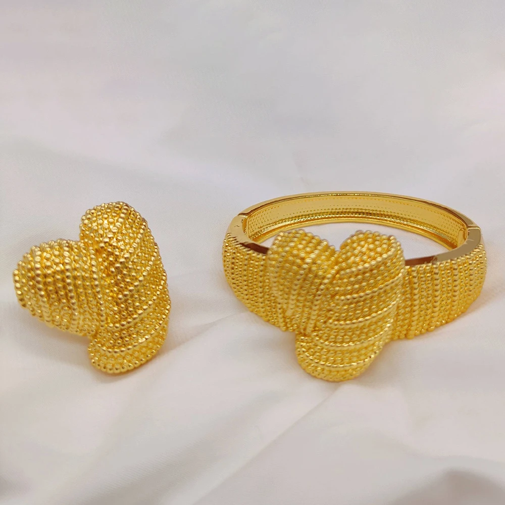 African Bangle with Ring Jewelry Set for Ladies Heart Shape Design Bracelet Cocktail Ring Weddings Bride Set for Engagement Gift
African Bangle with Ring Jewelry Set for Ladies Heart Shape Design Bracelet Cocktail Ring Weddings Bride Set for Engagement Gift