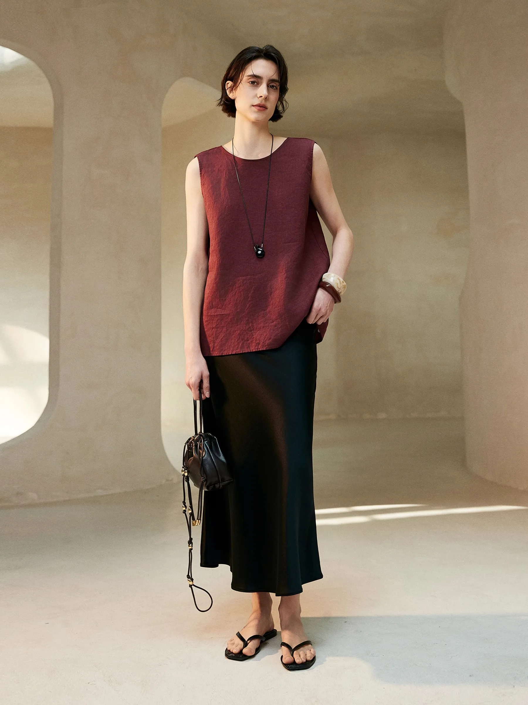 The back is designed with a twist Sleeveless shirt female Spring/Summer 2025 100% flax Round collar Thin version Vest
The back is designed with a twist Sleeveless shirt female Spring/Summer 2025 100% flax Round collar Thin version Vest