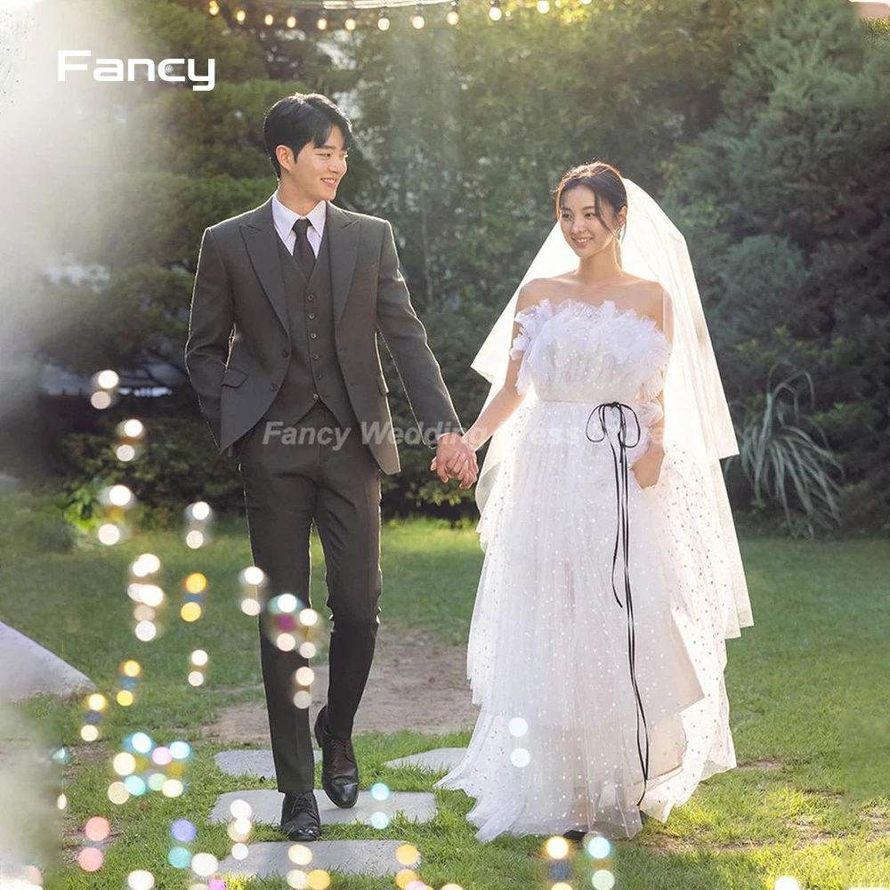 Fancy Simple Strapless Wedding Dress Korea Photoshoot Sleeveless Soft Tulle Bridal Gown Floor Length Evening Party Dresses
Fancy Simple Strapless Wedding Dress Korea Photoshoot Sleeveless Soft Tulle Bridal Gown Floor Length Evening Party Dresses