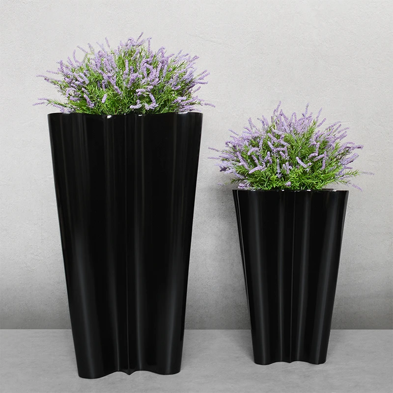 LMM floor-to-ceiling large vase, simple and modern model room, soft decoration at the sales office
LMM floor-to-ceiling large vase, simple and modern model room, soft decoration at the sales office