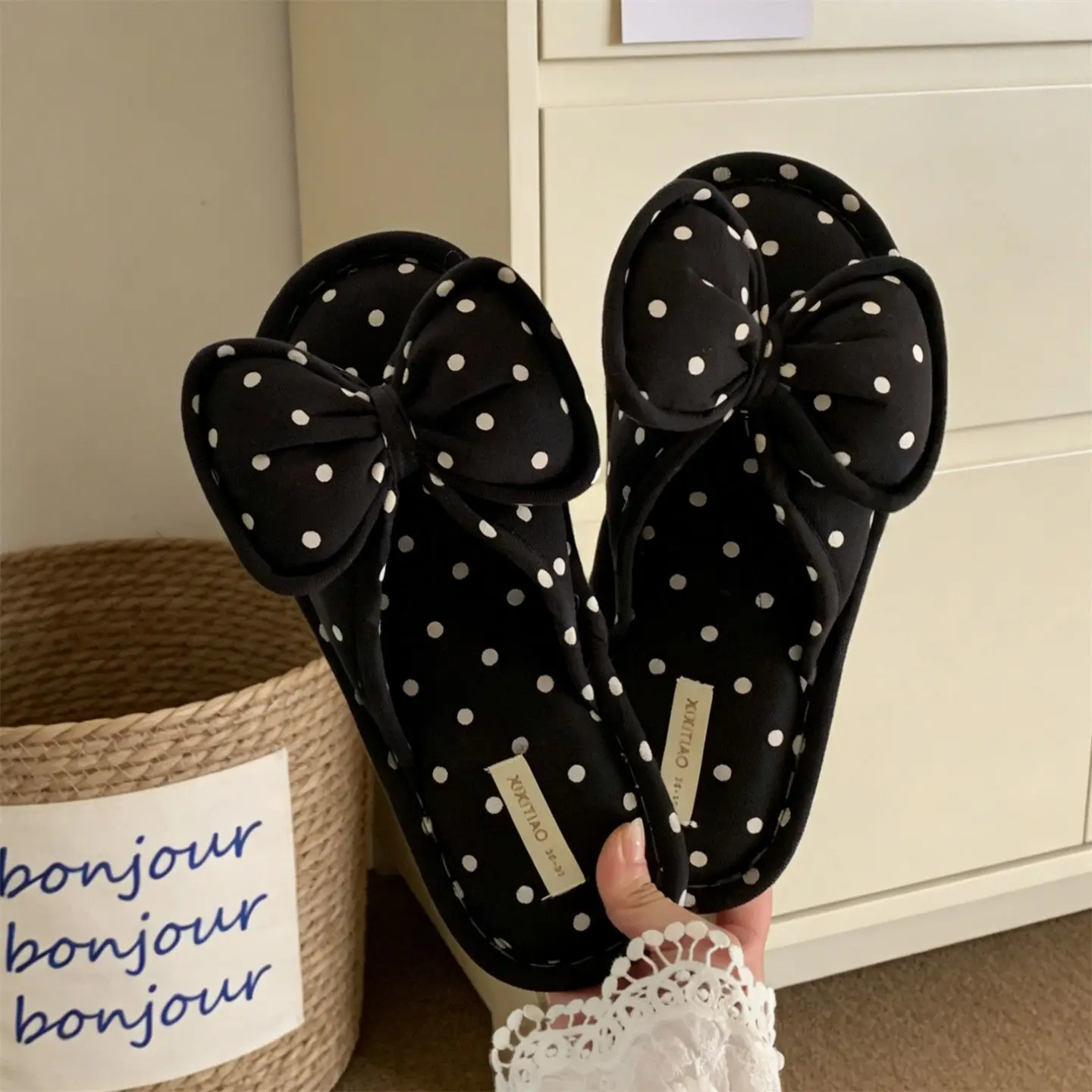 Ladies Flat heel black bow slippers with polka dot 2026 new summer cotton cushion slides breathable home slippers
Ladies Flat heel black bow slippers with polka dot 2026 new summer cotton cushion slides breathable home slippers