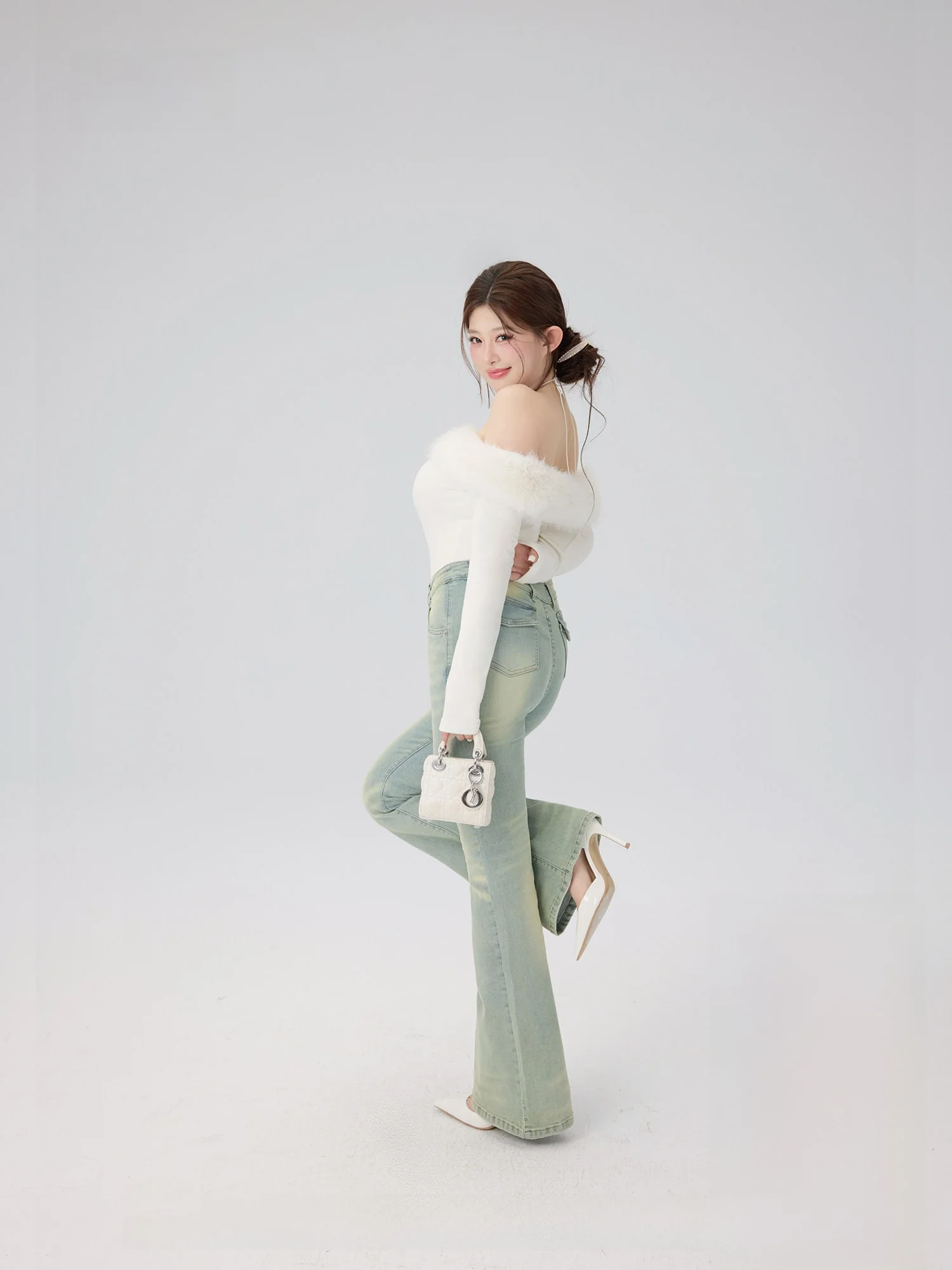 Stylish Slim Fit Jeans Women's Beautiful Personality Spring Popular Good Looking Micro Flare Pants Casual Pure Color V Waist
Stylish Slim Fit Jeans Women's Beautiful Personality Spring Popular Good Looking Micro Flare Pants Casual Pure Color V Waist