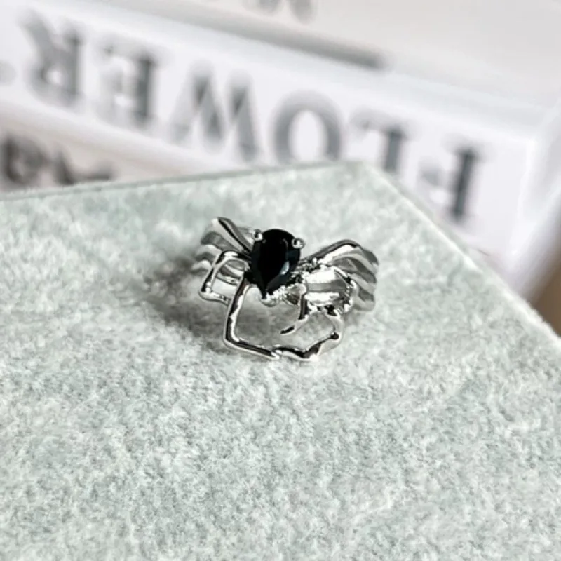 European and American dark retro black spider nail ring, niche design, cool style, open mouth personalized ring
European and American dark retro black spider nail ring, niche design, cool style, open mouth personalized ring