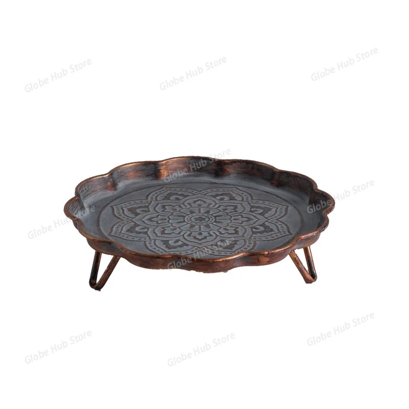 Retro Iron tray Carved antique metal plates Fruit dessert tray Photography props metal handicrafts
Retro Iron tray Carved antique metal plates Fruit dessert tray Photography props metal handicrafts