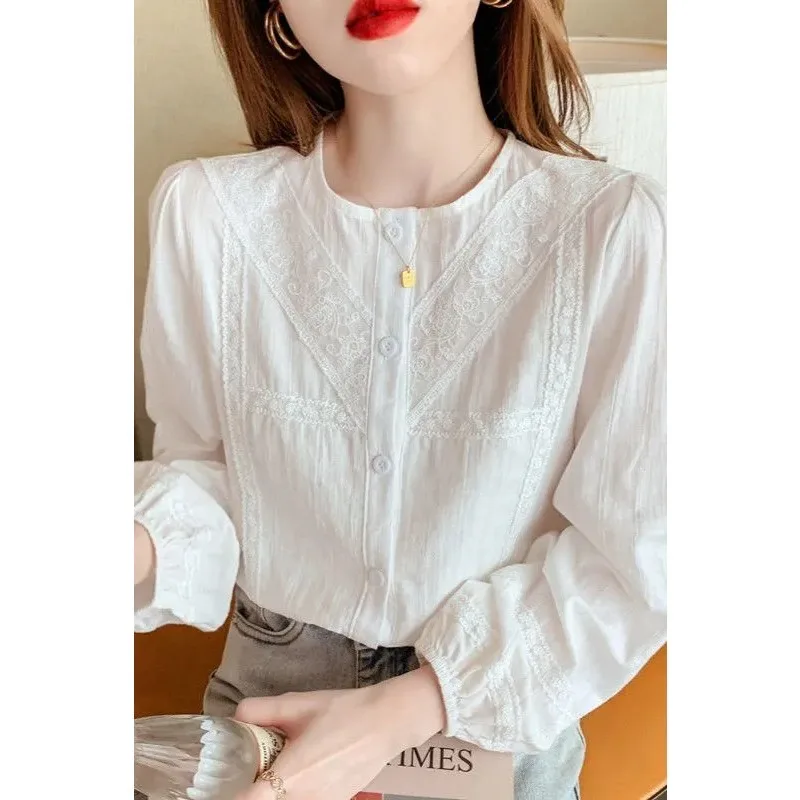 Женская блузка с вышивкой, круглым вырезом, кружевной отделкой, пышными длинными рукавами, на пуговицах, повседневная офисная модель
Женская блузка с вышивкой, круглым вырезом, кружевной отделкой, пышными длинными рукавами, на пуговицах, повседневная офисная модель