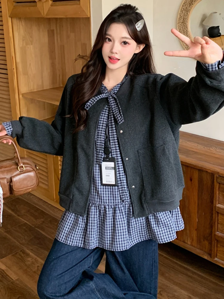 Fashionable Knitted Long Sleeve Loose Shirt And Coat Set for Women Spring Season College Style Two Piece Set V Neck Casual Wear
Fashionable Knitted Long Sleeve Loose Shirt And Coat Set for Women Spring Season College Style Two Piece Set V Neck Casual Wear