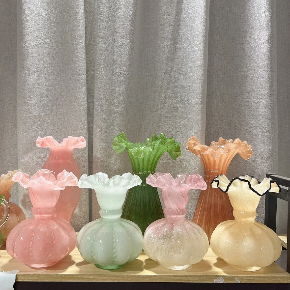 Xinke Medieval Fenton Style Pink Gradient Retro French Pumpkin Glass Vase Home Flower Arrangement Soft Decoration Decoration
Xinke Medieval Fenton Style Pink Gradient Retro French Pumpkin Glass Vase Home Flower Arrangement Soft Decoration Decoration
