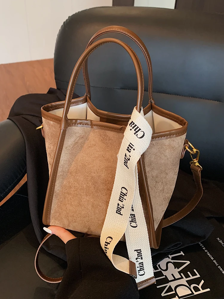 2025 Новая женская водонепроницаемая повседневная дорожная замшевая сумка через плечо в стиле ретро, сумка через плечо в корейском стиле, однотонная жесткая сумка
2025 Новая женская водонепроницаемая повседневная дорожная замшевая сумка через плечо в стиле ретро, сумка через плечо в корейском стиле, однотонная жесткая сумка