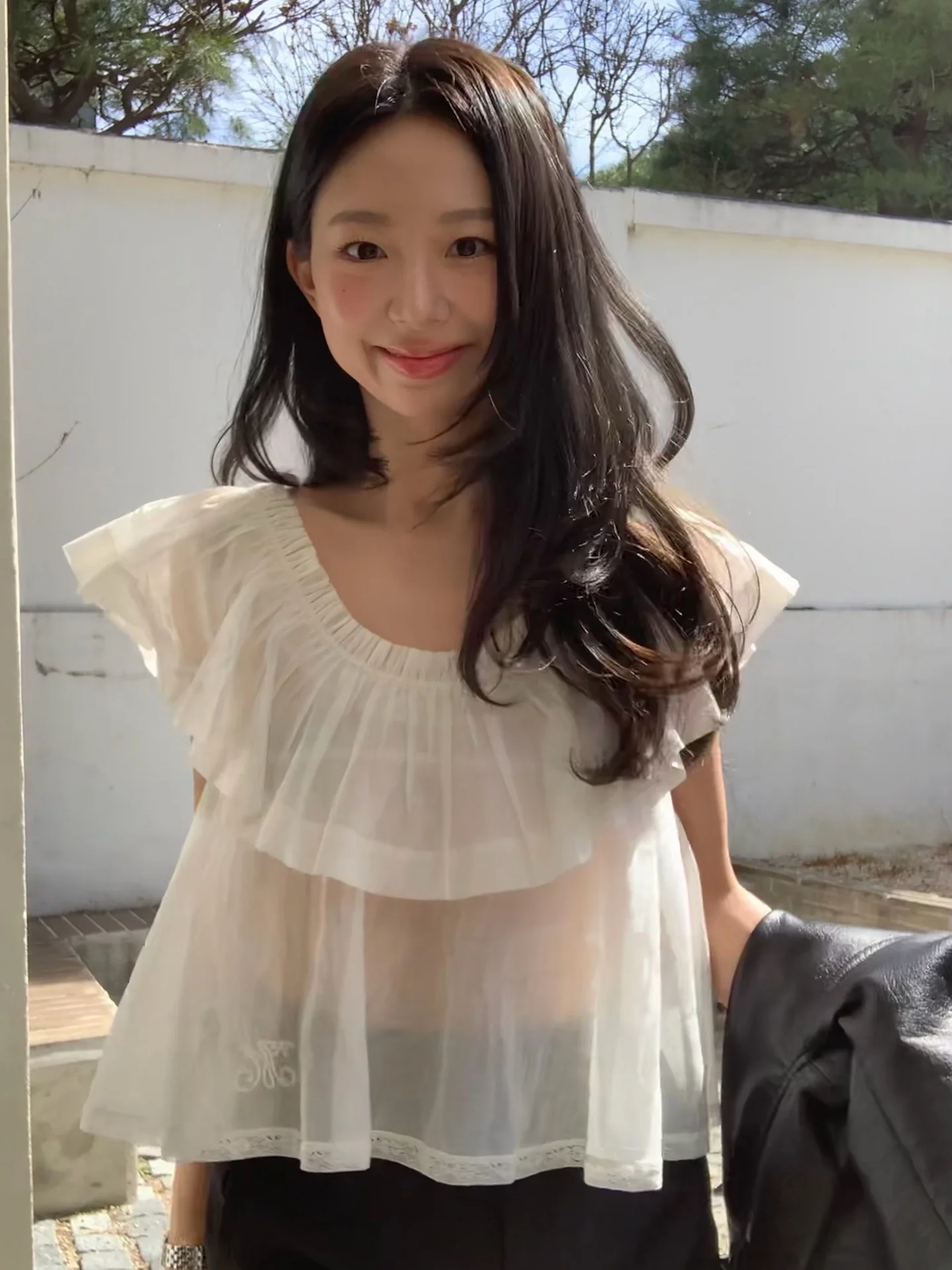 Korean Style round Neck Fly Sleeve Shirt Women's Summer Babydoll Top Lace Trim See through Design Short Top Loose Fit
Korean Style round Neck Fly Sleeve Shirt Women's Summer Babydoll Top Lace Trim See through Design Short Top Loose Fit