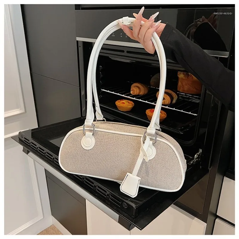 Fashionable Leather Crossbody Bag Women Shoulder Handbag Messenger Style Luxury Brand Famous Designer Classic Elegant Ladies
Fashionable Leather Crossbody Bag Women Shoulder Handbag Messenger Style Luxury Brand Famous Designer Classic Elegant Ladies