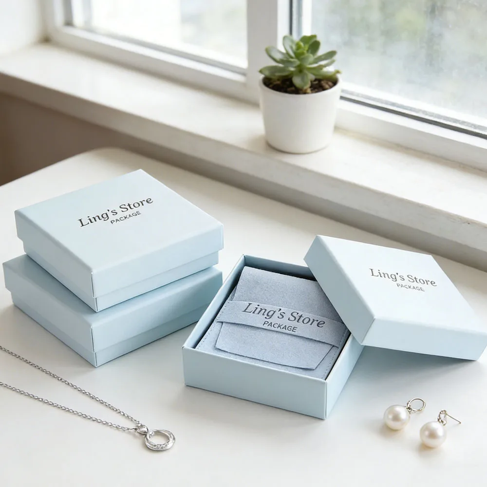 Подарочная коробка для ювелирных изделий с логотипом на заказ, 7x7x3 см, персонализированная упаковка для серег, картонная коробка, мешочек из микрофибры/замши для украшений, 6.2x6.2 см
Подарочная коробка для ювелирных изделий с логотипом на заказ, 7x7x3 см, персонализированная упаковка для серег, картонная коробка, мешочек из микрофибры/замши для украшений, 6.2x6.2 см