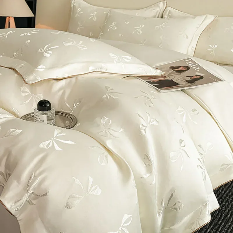 Fashion Faux Silk Bright Jacquard Bedding Set High End Smooth Skin Friendly Comforter Cover Sets Soft Bed Set for Naked Sleeping
Fashion Faux Silk Bright Jacquard Bedding Set High End Smooth Skin Friendly Comforter Cover Sets Soft Bed Set for Naked Sleeping
