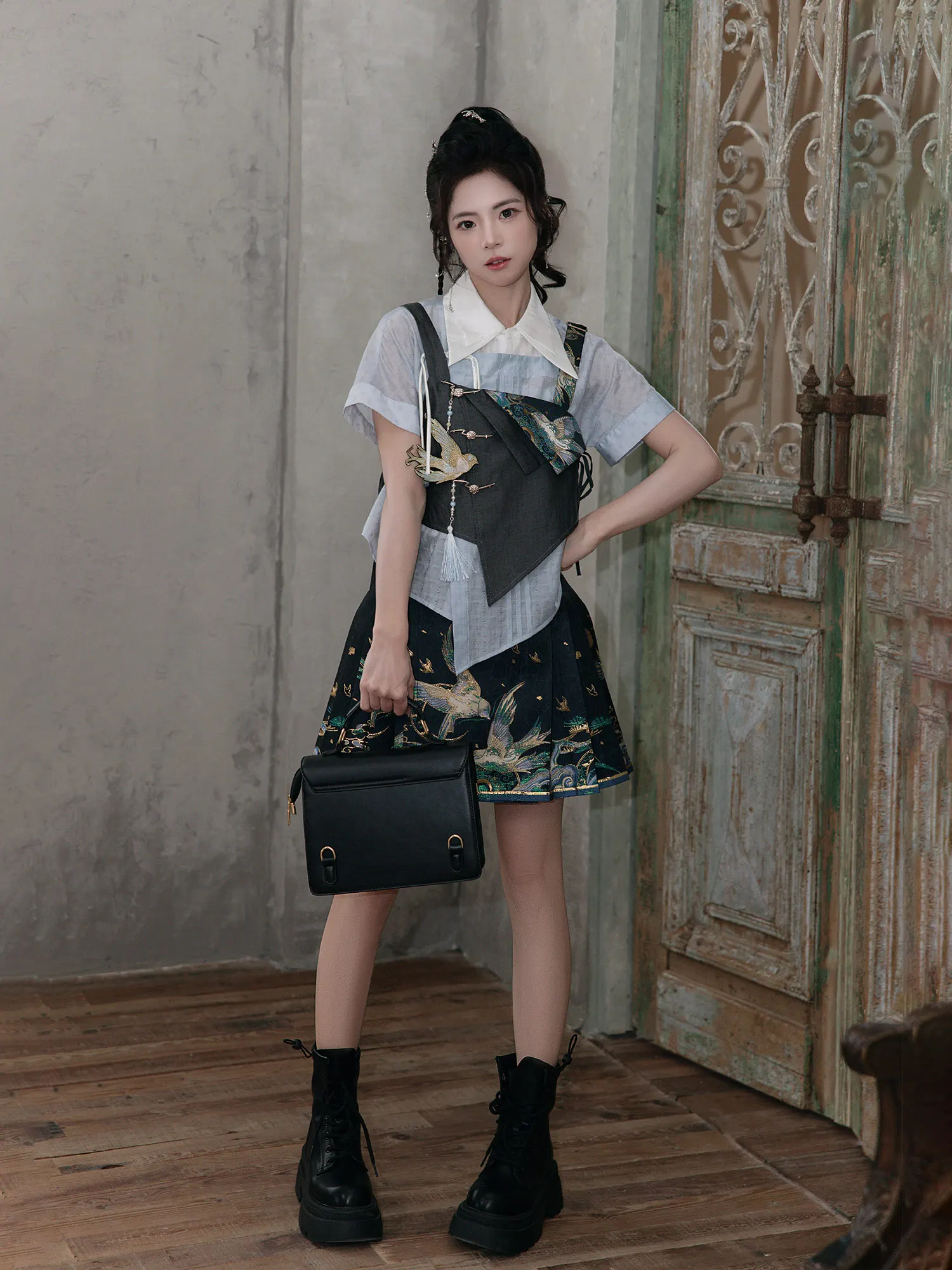 Новый китайский комплект Ханьфу Cloud Sparrow: шелковая атласная юбка с золотым цветочным узором и коротким шлейфом, весна-лето
Новый китайский комплект Ханьфу Cloud Sparrow: шелковая атласная юбка с золотым цветочным узором и коротким шлейфом, весна-лето