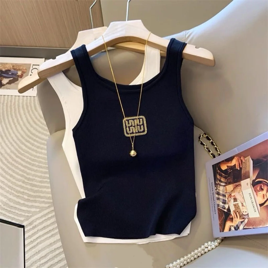 Женские летние вязаные кружевные майки без бретелек, укороченный жилет в готическом стиле Harajuku Fairycore, милая облегающая стильная повседневная одежда с открытой спиной
Женские летние вязаные кружевные майки без бретелек, укороченный жилет в готическом стиле Harajuku Fairycore, милая облегающая стильная повседневная одежда с открытой спиной