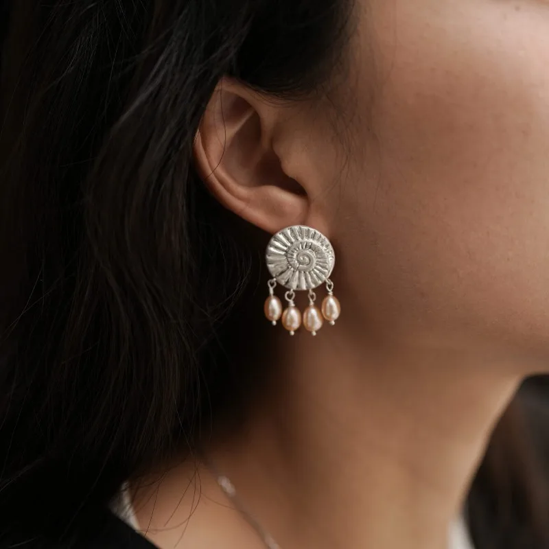 "Tears of Fossils" Original Design Screw Fossils Natural Freshwater Pearl Stud Earrings Premium Sense Earrings New Autumn and Wi
"Tears of Fossils" Original Design Screw Fossils Natural Freshwater Pearl Stud Earrings Premium Sense Earrings New Autumn and Wi