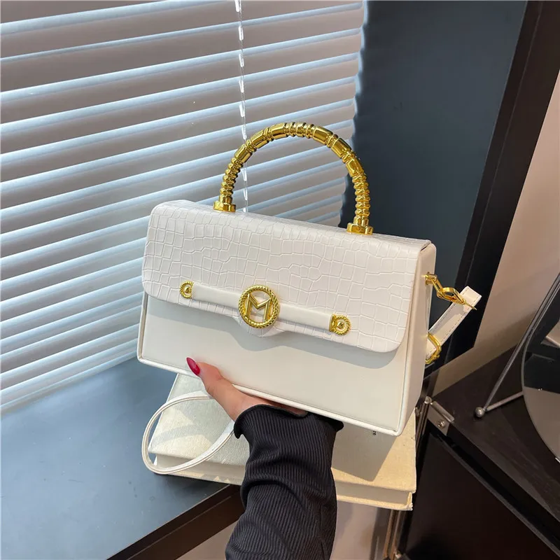 Шикарная мини-сумка из фетра 2025 года — небольшой кошелек через плечо, модный и компактный, обязательный женский аксессуар, осенне-зимний стиль
Шикарная мини-сумка из фетра 2025 года — небольшой кошелек через плечо, модный и компактный, обязательный женский аксессуар, осенне-зимний стиль